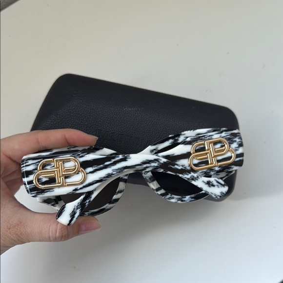 Balenciaga Black and White Patterned Glasses - Picture 1 of 5